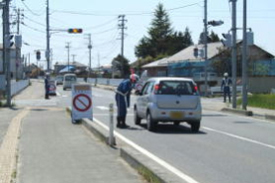 交差点における交通整理(仙台市若林区)