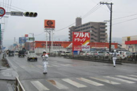 交差点における交通整理(石巻市内)